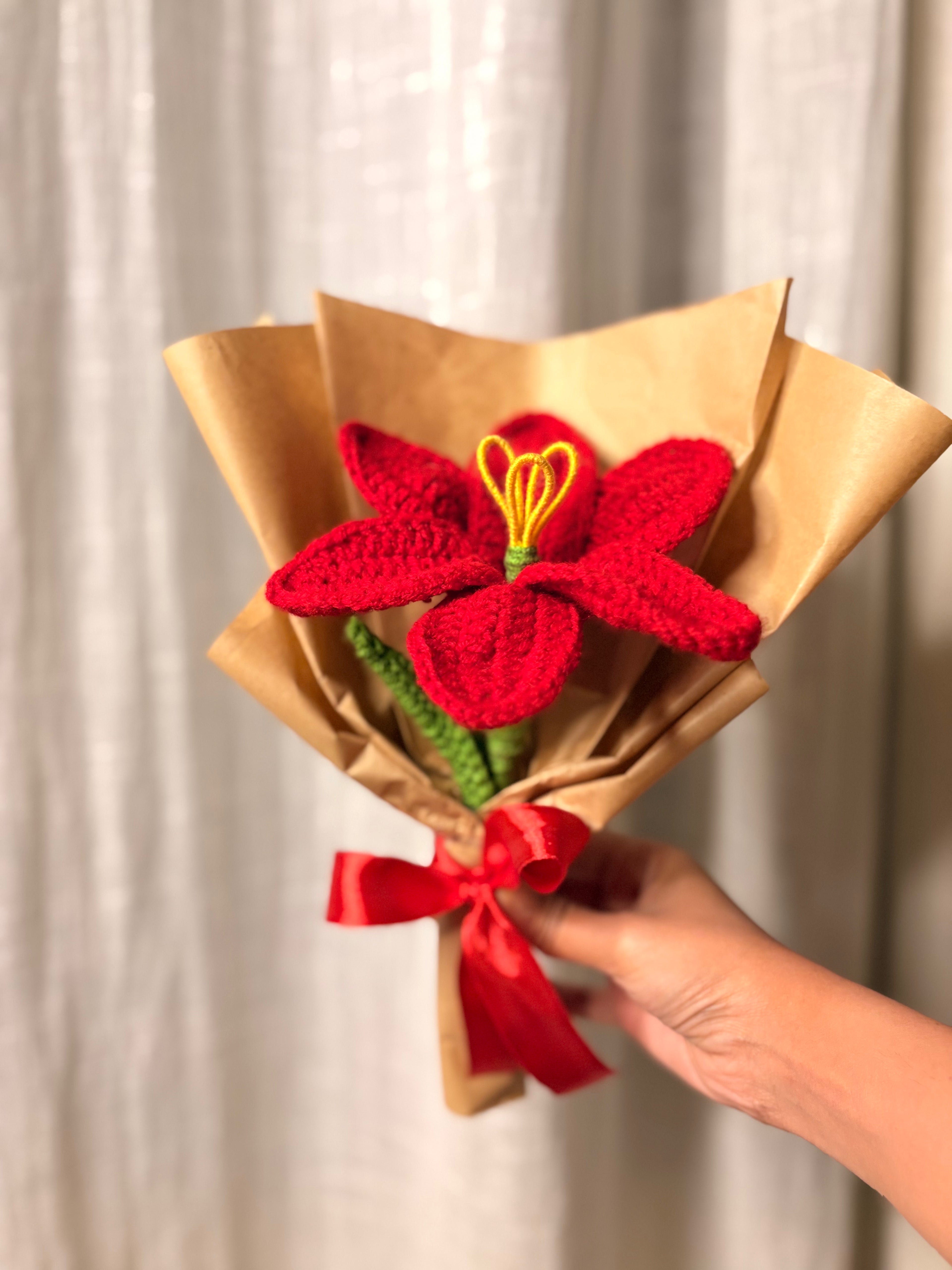 RED LILY BOUQUET