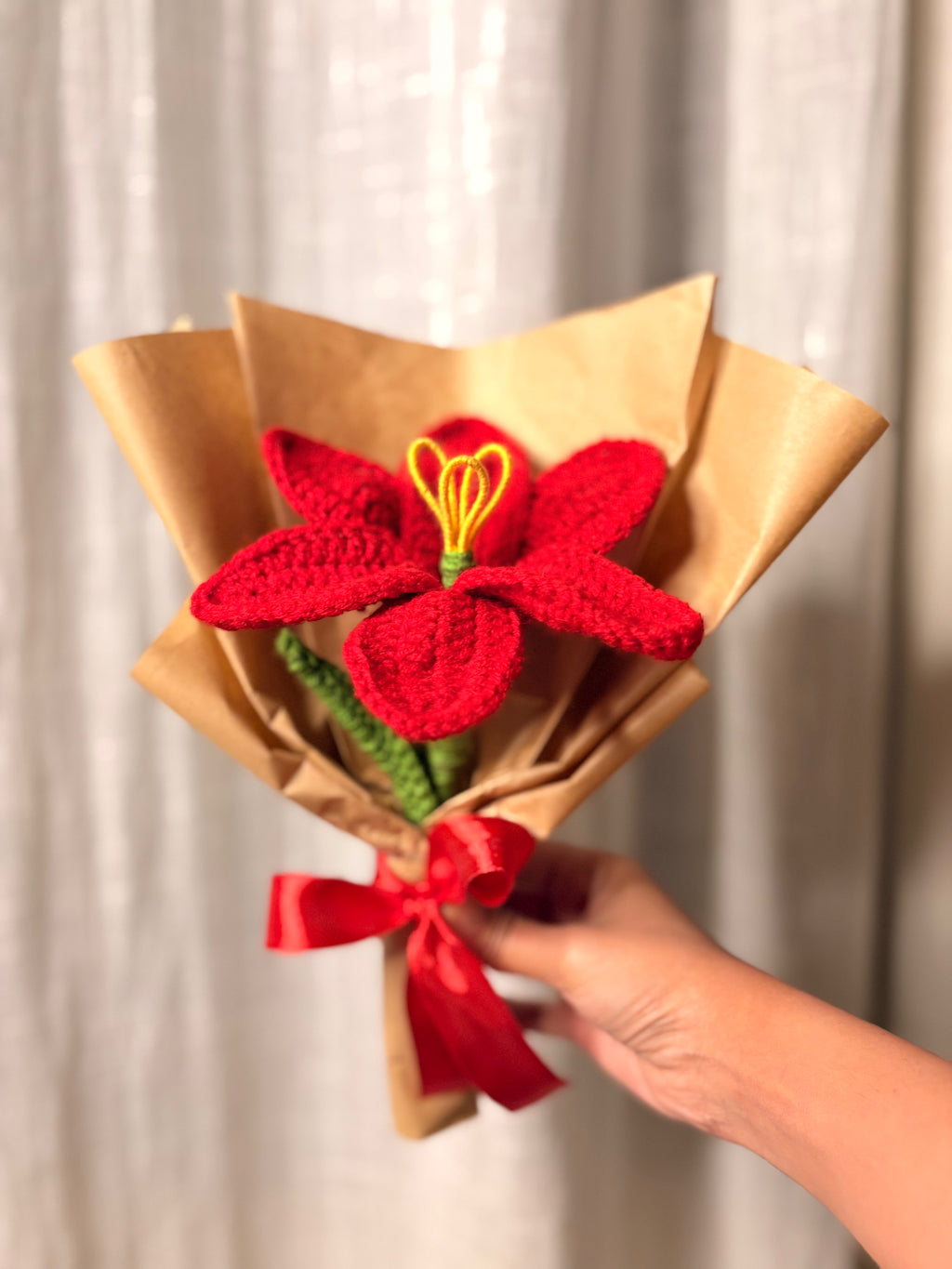 RED LILY BOUQUET